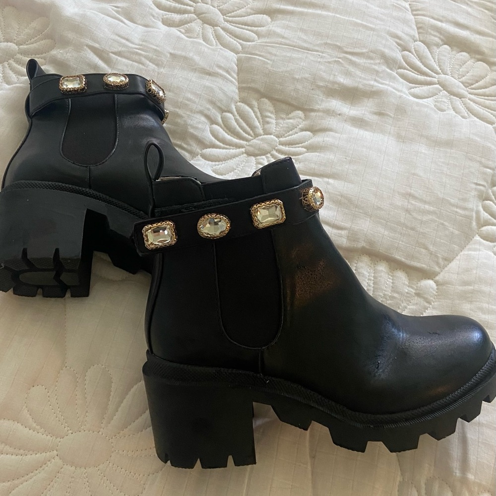 Steve Madden amulet boots